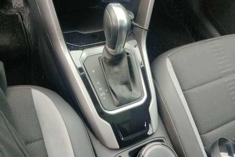 Used Volkswagen T-ROC 2019 230TSI DSG Two-Wheel-Drive Advanced Version China VI Standard
