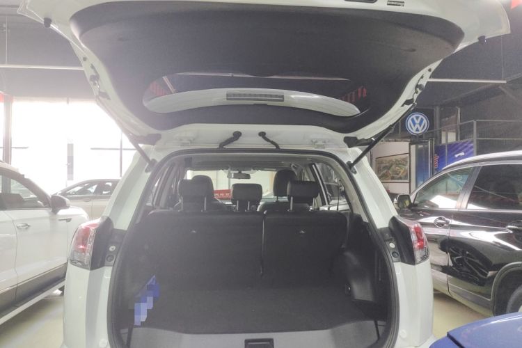 Used Toyota RAV4 2016 2.0L CVT Two-Wheel Drive Fashion Edition China V Standard
