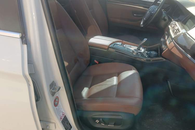 Used BMW 5 Series 2014 530Li Leading Model
