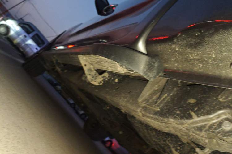 Used SAIC MAXUS T70 2021 2.0T Diesel Automatic Two-Wheel Drive Elite Version with Long Bed and High Ground Clearance
