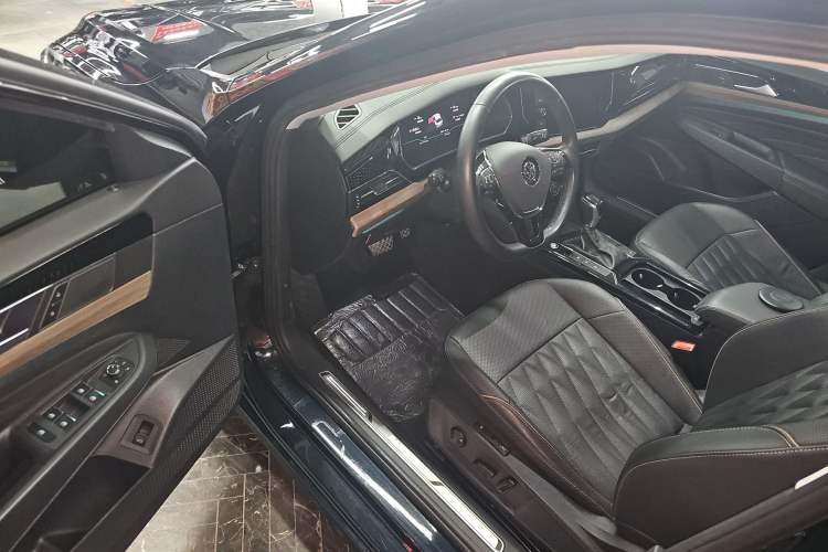 Used Volkswagen Passat 2019 330TSI Luxury Edition China VI Standard