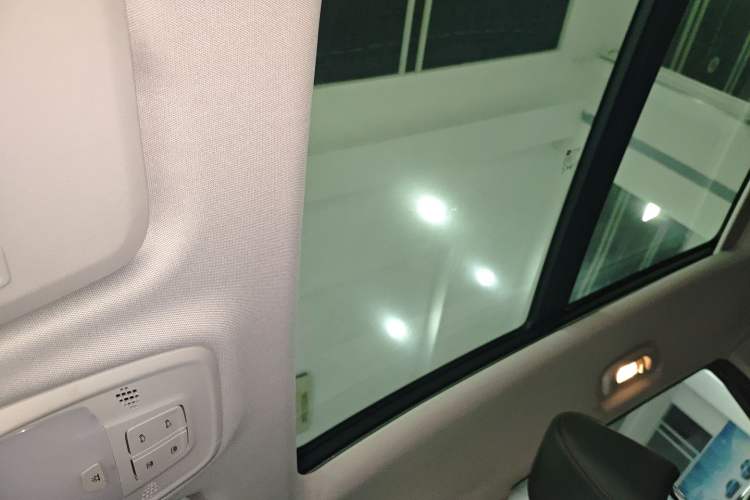 Used Chevrolet Orlando 2020 Light Hybrid Redline 530T Automatic Enjoyment Edition (5+2 Models)
