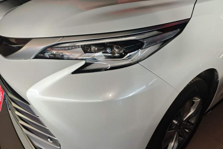 Used Toyota Sienna 2021 2.5L Hybrid Platinum Edition
