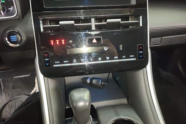 Used Toyota Avalon 2023 2.0L Premium Edition
