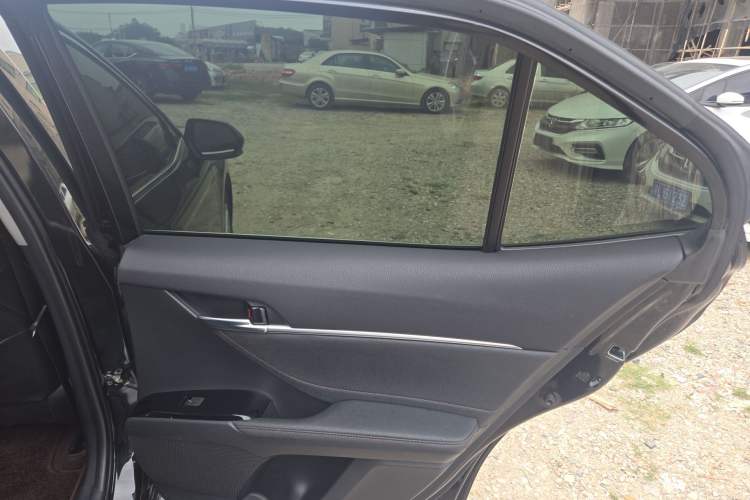 Used Toyota Camry 2021 2.0G Luxury Edition
