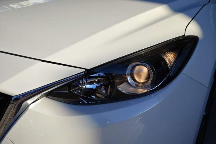 Used Mazda Mazda 3 Axela 2016 Sedan 2.0L Automatic Sport Model
