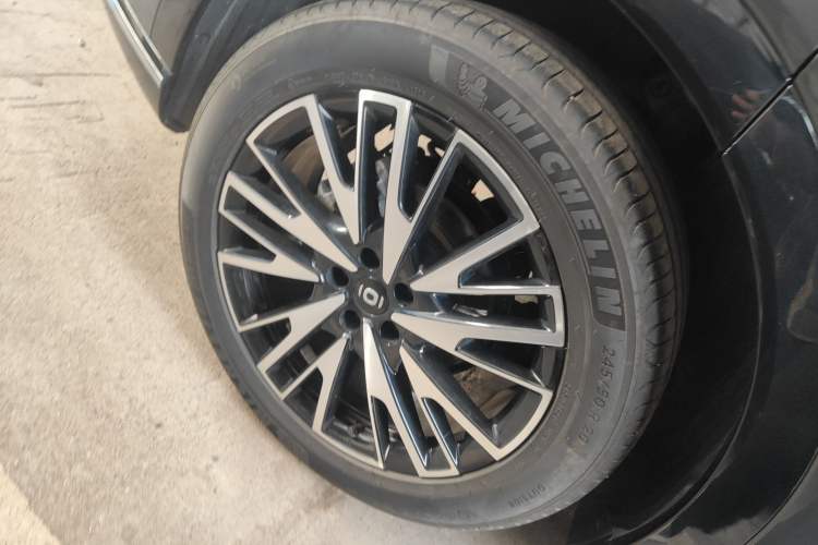 Used  Q07 2025 215 Flagship PLUS
