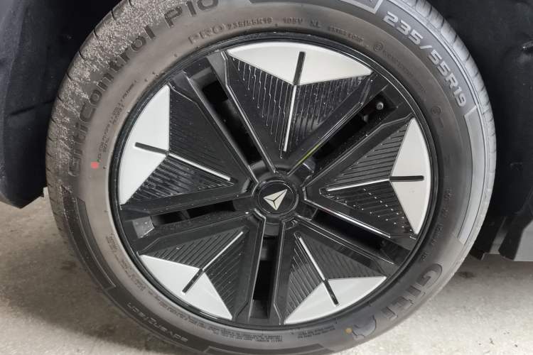 Used  S07 2025 215Max Huawei Qiankun Intelligent Driving ADS SE Range-Extended Version
