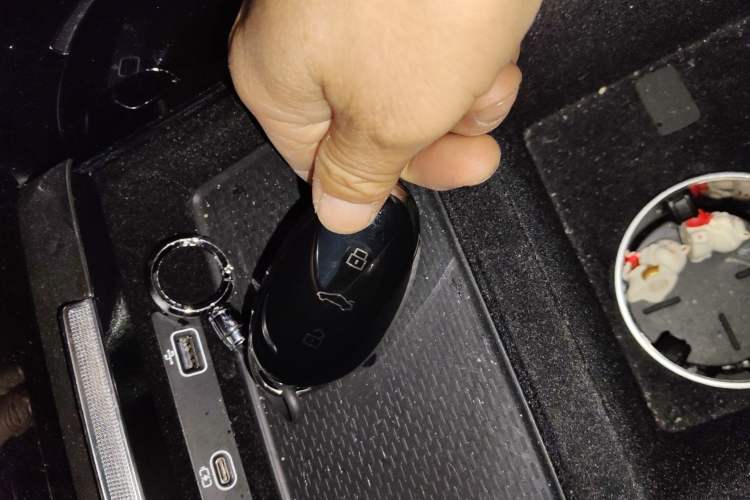 Used  R7 2023 Rear-Drive Screen King Edition
