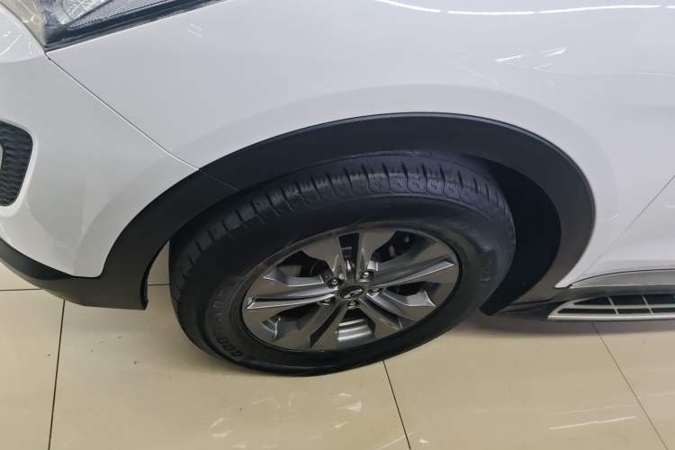 Used Hyundai Santa Fe 2013 2.4L Automatic Two-Wheel Drive Smart Version
