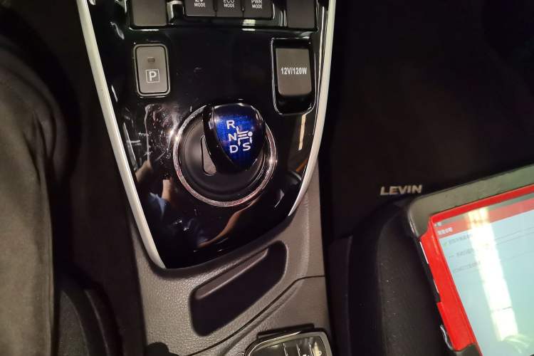 Used Toyota Levin 2017 Revised Dual-Engine 1.8H GS E-CVT Elite Sunroof Version China V Standard