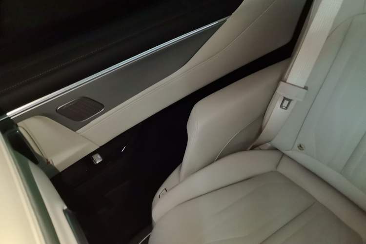 Used Buick GL8 New Energy 2024 Lu Zun Deluxe Edition 7-Seater
