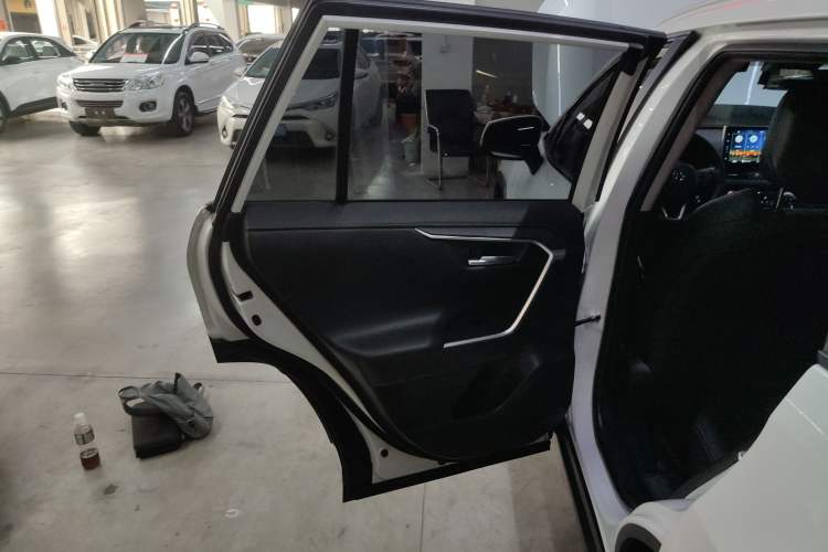 Used Toyota Wildlander 2022 2.0L CVT Two-Wheel Drive Luxury PLUS Edition
