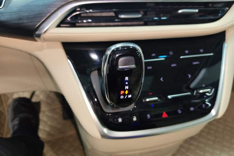 Used Buick GL8 2023 ES Lu Zun Deluxe Model
