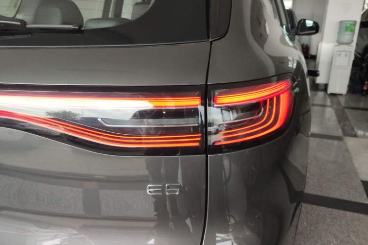 Used  E5 2024 530km Starship Edition
