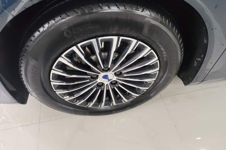 Used Denza D9 2024 EV 620 Premium Model
