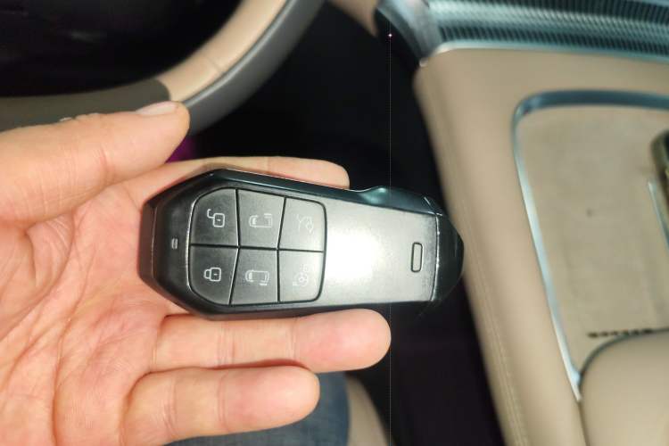 Used XPeng X9 2025 740 Ultra-Long Range Max
