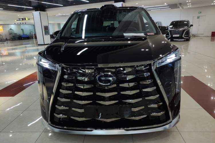 Used GAC Trumpchi Xiangwang M8 2025 Kunkun Series Max Luxury Cabin
