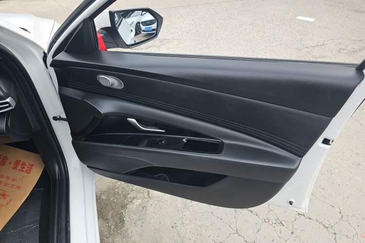 Used Hyundai Elantra 2023 1.5L CVT LUX Prestige Edition
