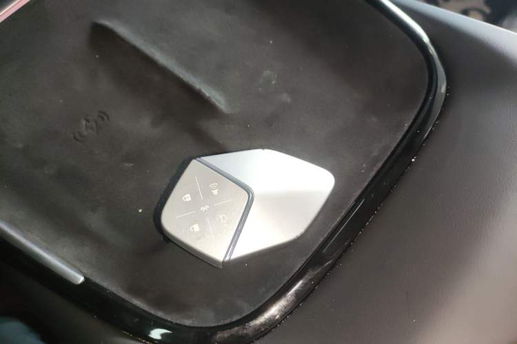 Used  SL03 2023 200Max Range-Extended Version
