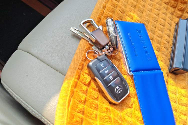 Used Toyota Highlander 2012 2.7L Two-Wheel Drive 7-Seater Luxury Edition