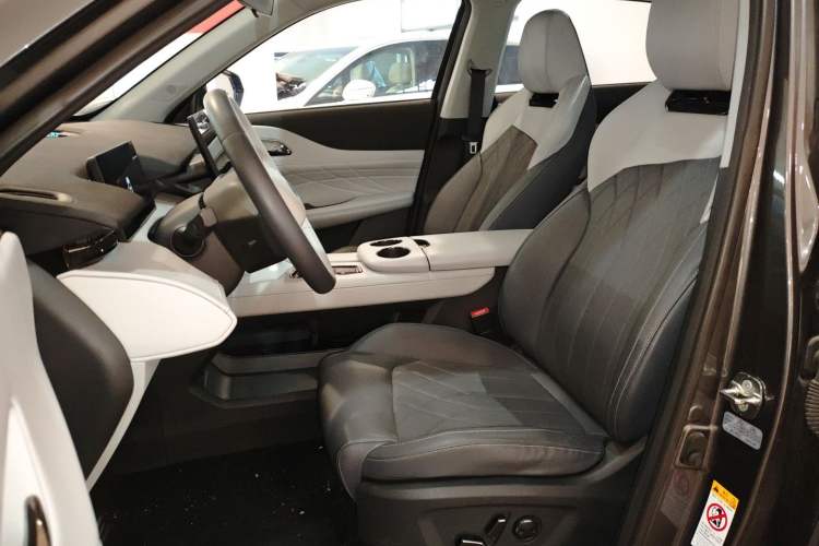 Used Changan UNI-Z New Energy 2024 Blue Whale Smart Electric iDD 125km Excellence Model
