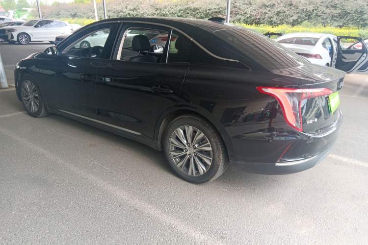 Used Hongqi E-QM5 2024 450km Range Commuter Version
