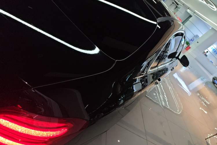 Used Mercedes-Benz E-Class 2019 E 260 L
