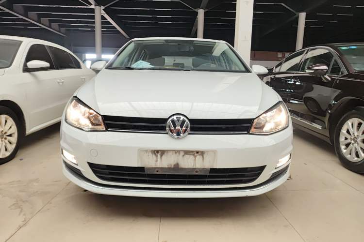 Used Volkswagen Golf 2016 1.6L Automatic Fashion Model
