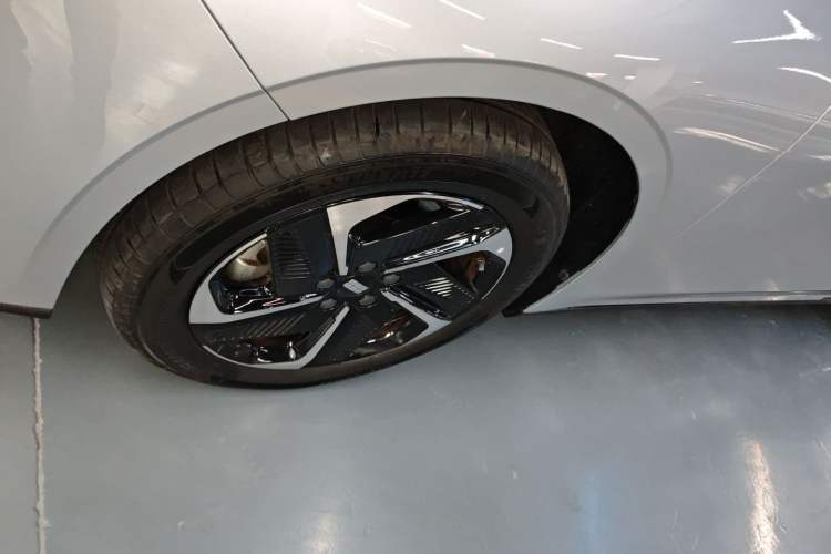 Used  L6 2025 EM-i 140km Starship Edition