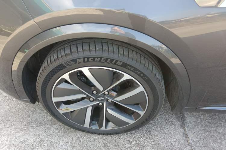 Used Li Auto L8 2024 Ultra Model
