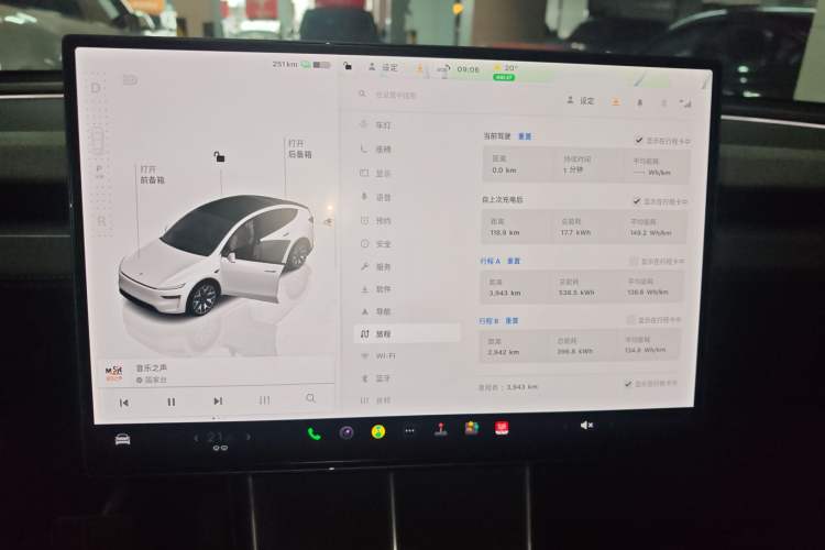 Used Tesla Model Y L 2025 Long-Range All-Wheel-Drive Version
