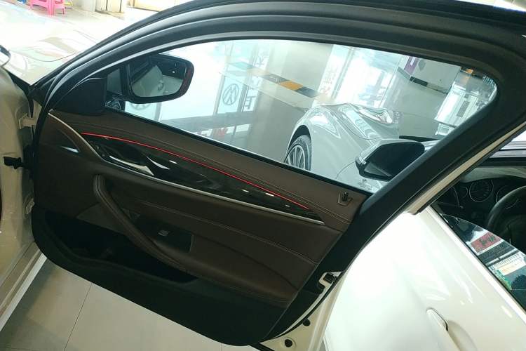 Used BMW 5 Series 2022 Restyled 525Li Luxury Package
