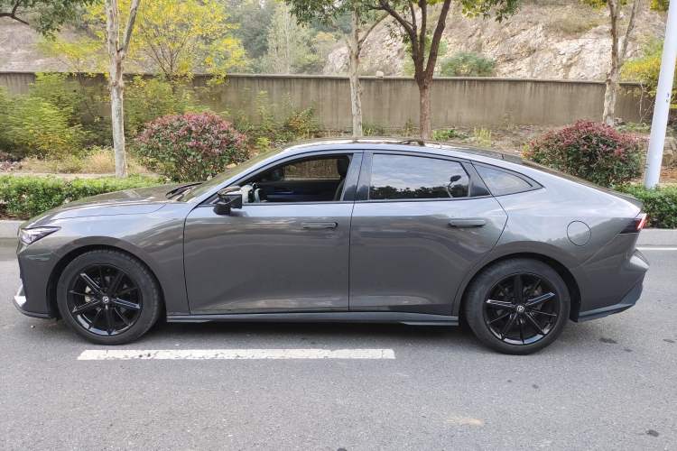 Used Changan UNI-V 2022 1.5T Prestige Version
