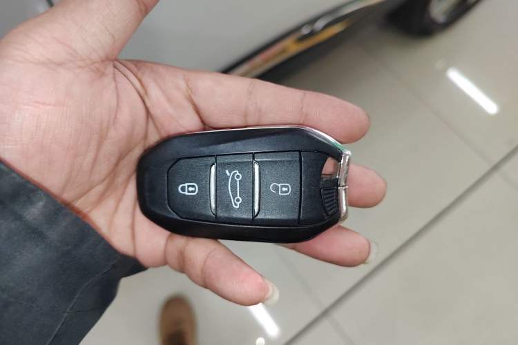 Used Peugeot 5008 2017 380THP 7-Seater Boundary-Free Edition
