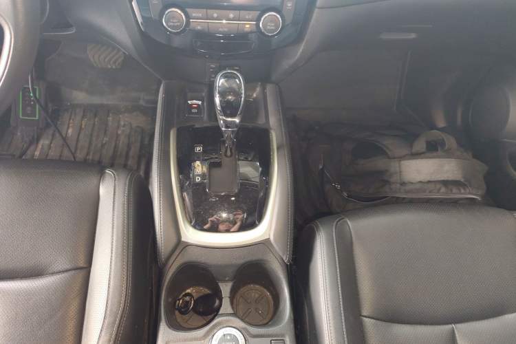 Used Nissan X-Trail 2017 2.5L CVT Leading Edition 4WD
