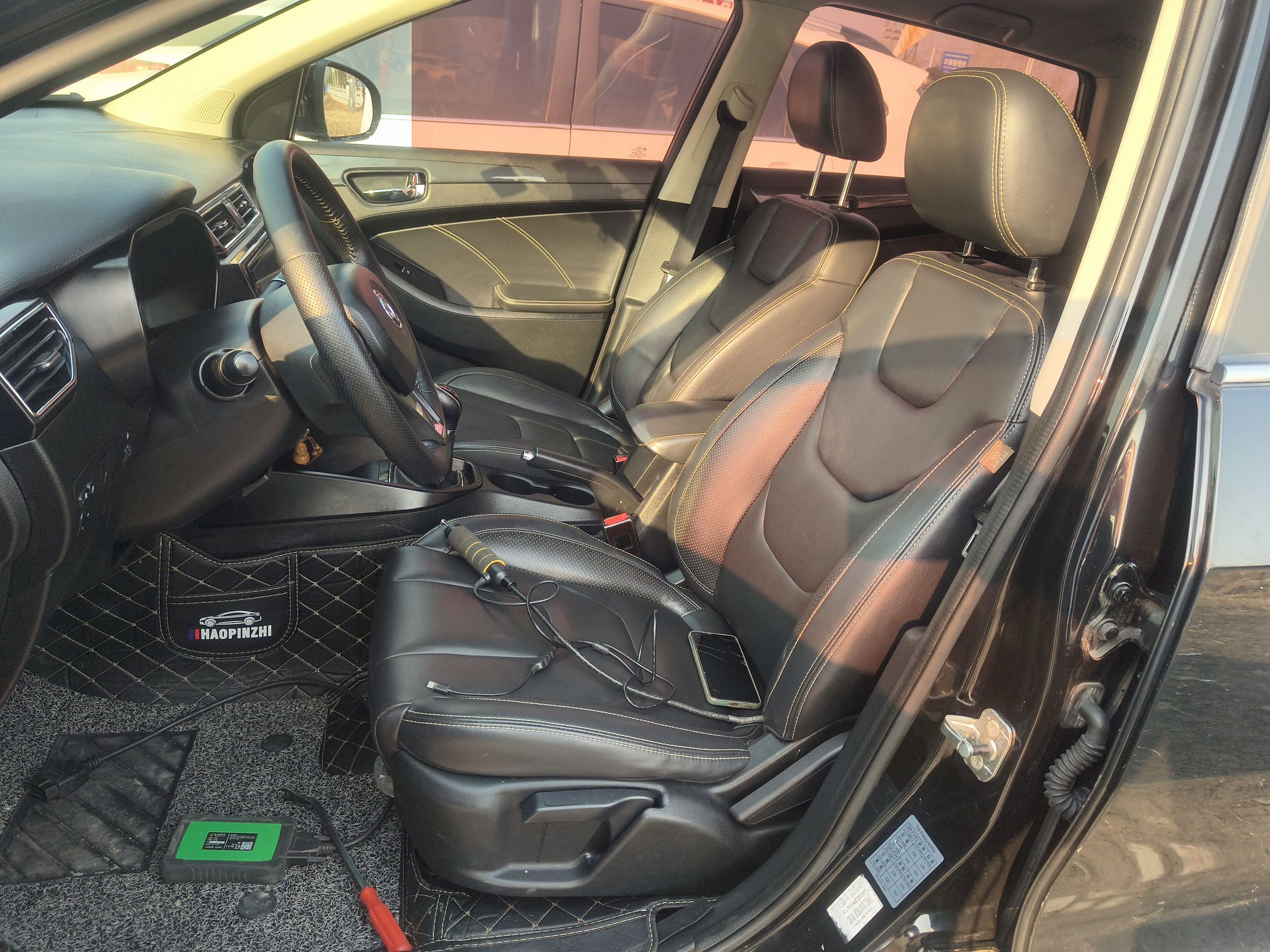 Переднее сиденье в автомобиле