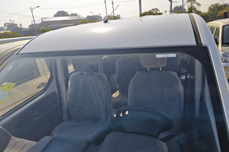 Used Wuling Yangguang 2024 300KM Comfort Version Passenger Van 75kW
