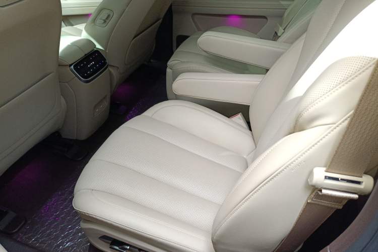 Used Hima AITO M7 2024 1.5T Rear-Drive Plus Version 6 Seats
