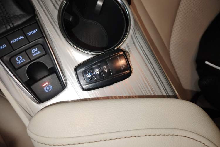 Used Toyota Camry 2018 Dual-Engine 2.5 HG Luxury Edition
