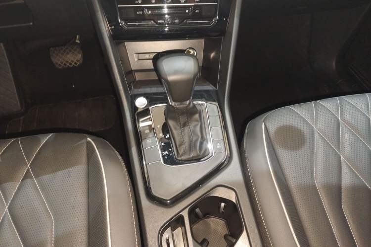 Used Volkswagen Tiguan L 2024 300TSI Automatic Two-Wheel Drive Smart Edition
