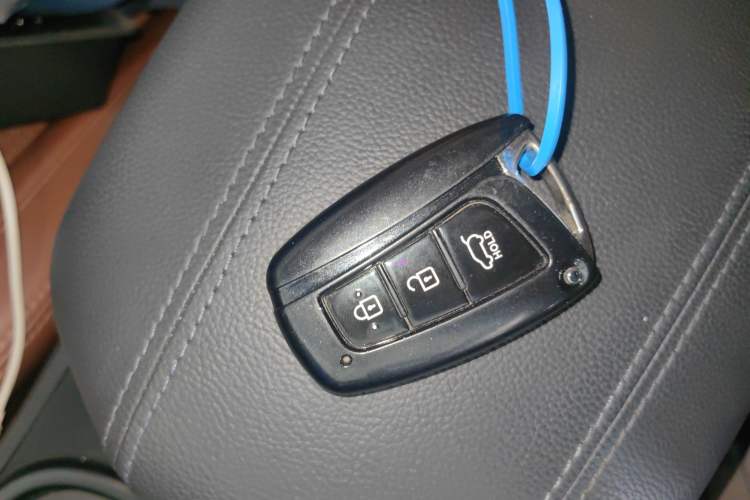 Used Hyundai Santa Fe 2013 2.4L Automatic 4x4 Prestige Edition
