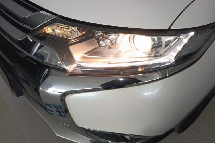 Used Mitsubishi Outlander 2018 2.0L Two-Wheel-Drive Jiale Edition 7-Seater
