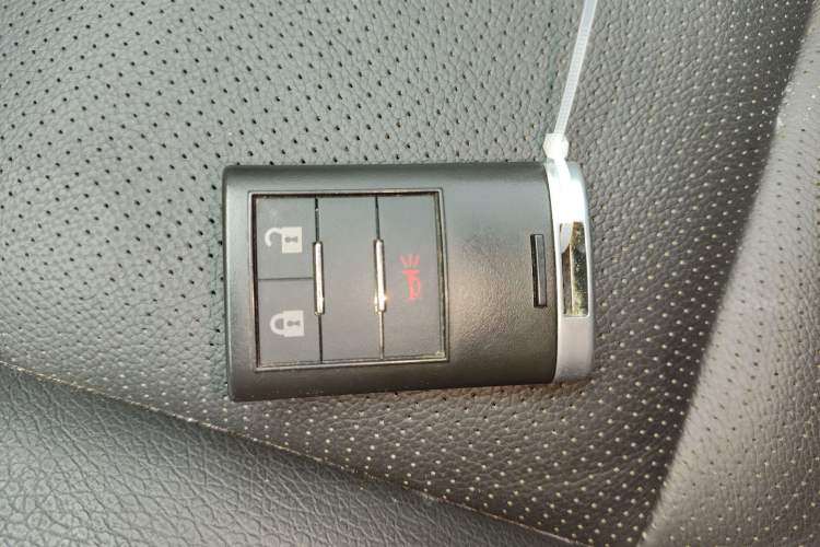 Used Chevrolet Captiva 2015 2.4L 4x4 Flagship Edition 7-Seater
