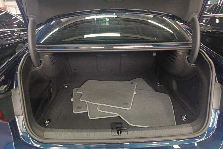 Used Audi A7L 2024 45TFSI S-line Dream-Building Edition Flow Crystal Package
