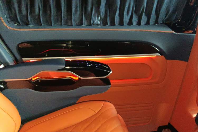 Used Mercedes-Benz Vito 2023 2.0T Business Version 7 Seats
