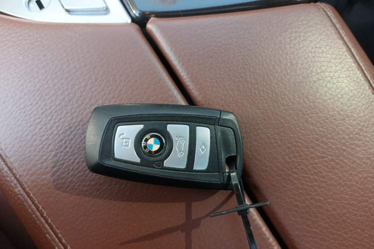 Used BMW 5 Series 2014 530Li Leading Model
