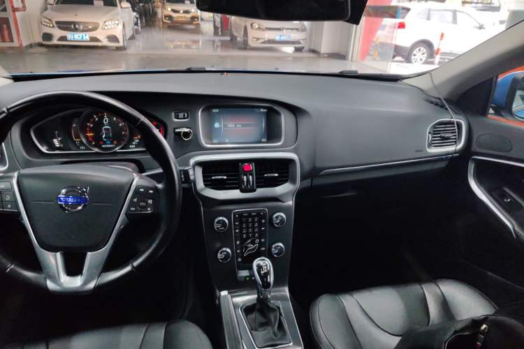 Used Volvo V40 2016 T3 Zhiyi Edition
