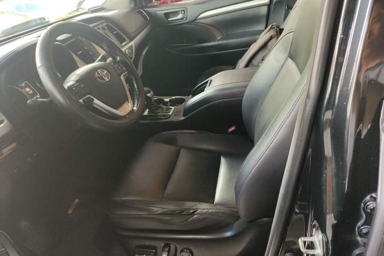 Used Toyota Highlander 2018 2.0T Four-Wheel Drive Luxury Edition 7 Seats China V Emission Standard
