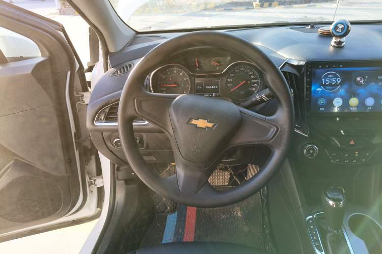 Used Chevrolet Cruze 2017 1.5L Automatic Pioneer Sunroof Edition
